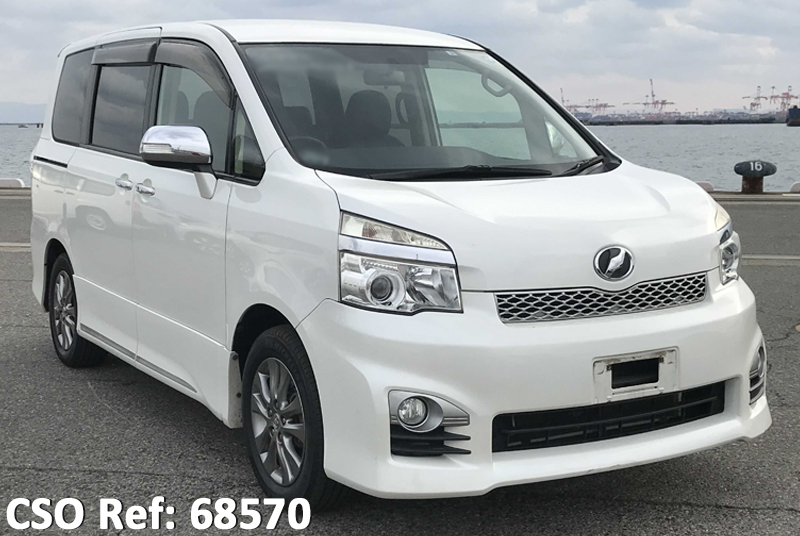 Toyota / Voxy 2013